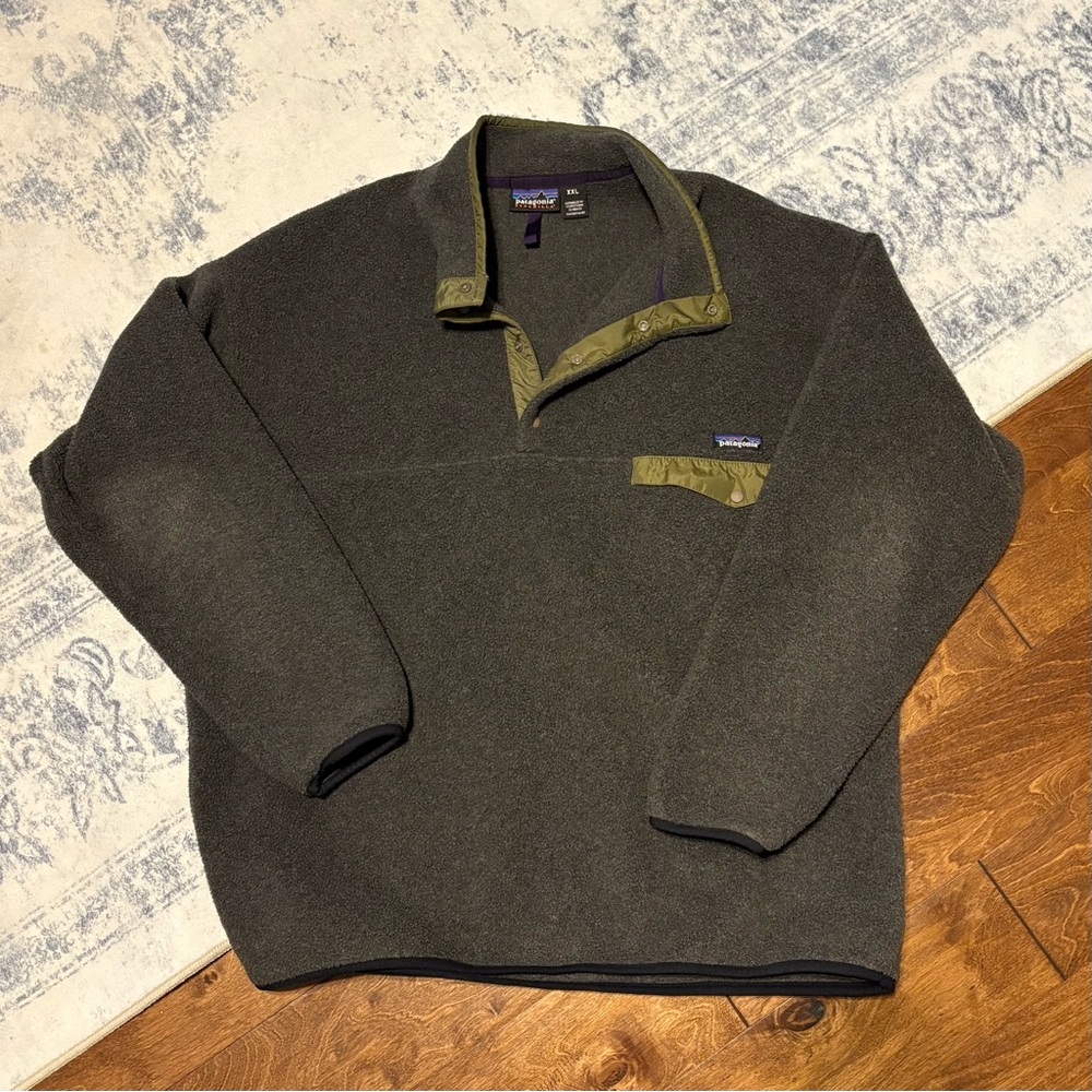 Patagonia Synchilla Charcoal Fleece Pullover with Olive accents XXL